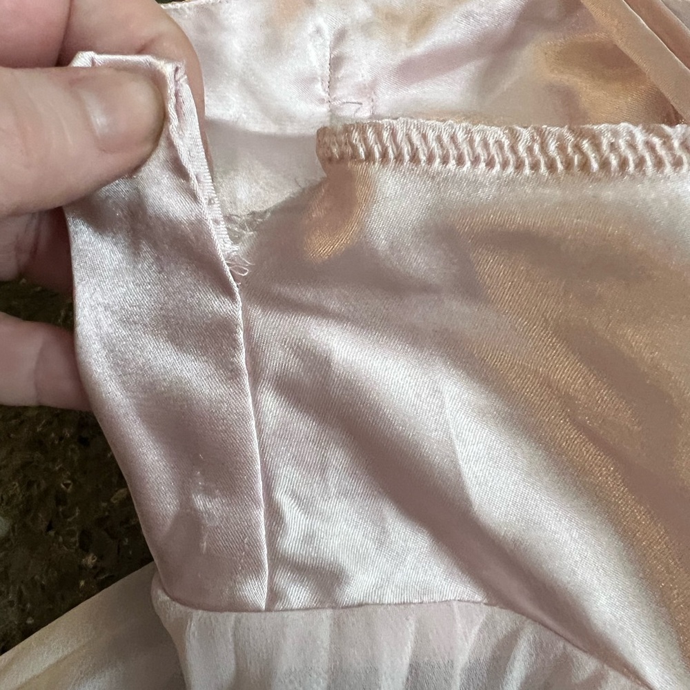 Vintage Victoria's Secret Light Pink Satin Chemise Flower Detail Pleated *Read* - Picture 7 of 8